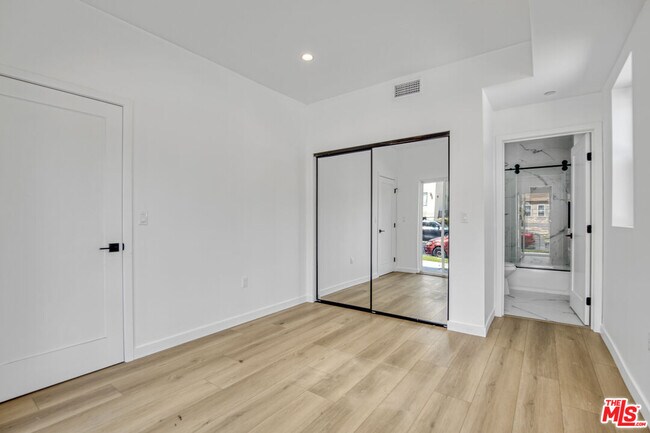 Building Photo - 10826 Hesby St