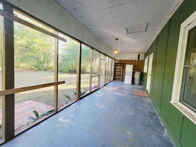 Building Photo - 2803 Goodview Ln