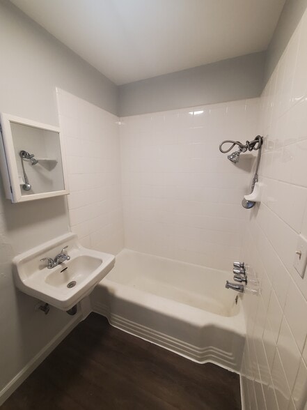 Building Photo - 1812 Clayton Ave