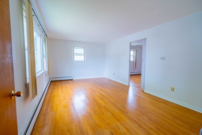 Building Photo - 326 Grovers Ave