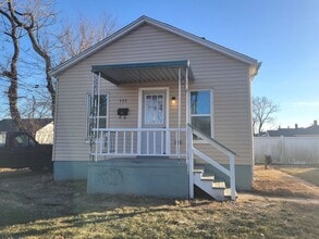 Building Photo - 533 Deleon St