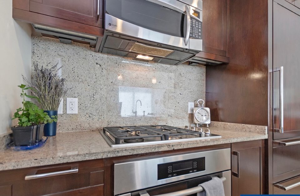 Building Photo - 400 Stuart St