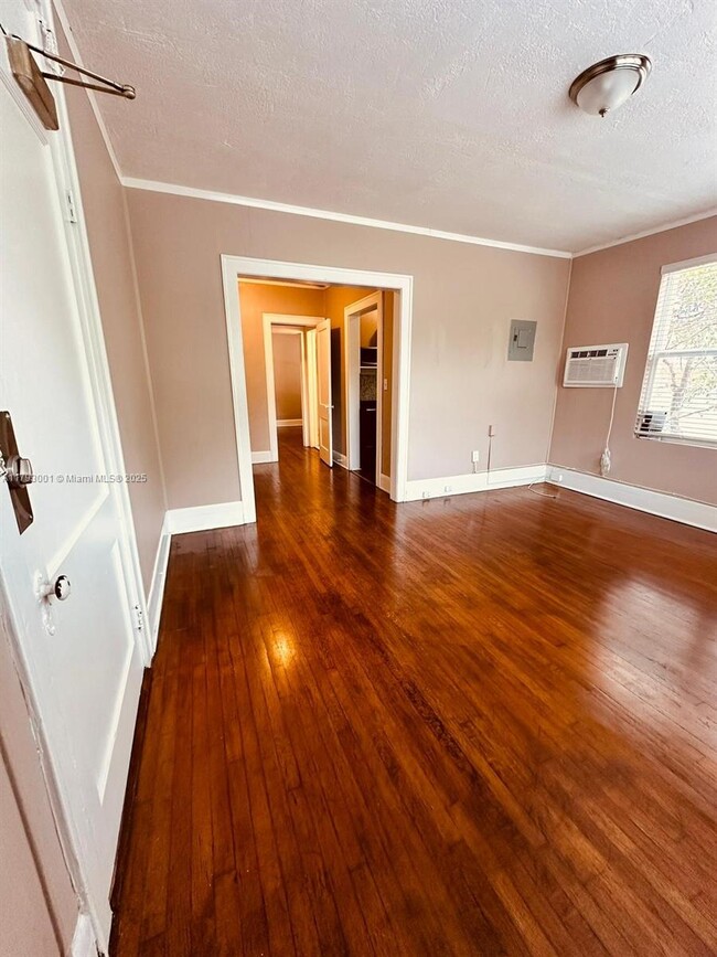 Primary Photo - 344 Mendoza Ave