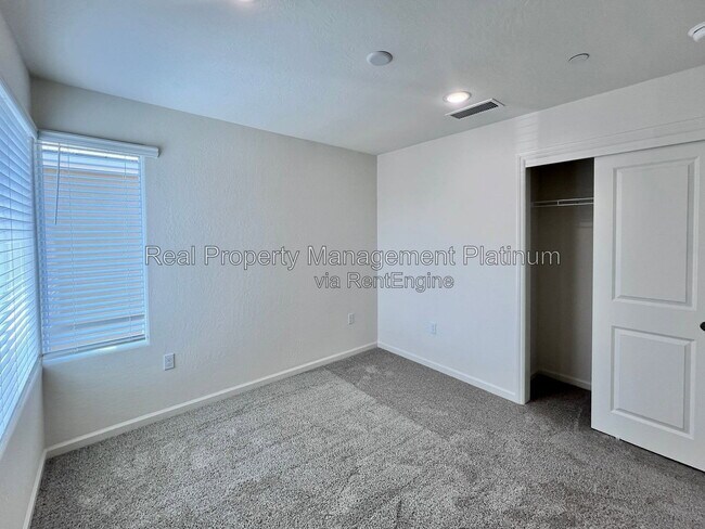 Building Photo - 1533 Vintage Ln