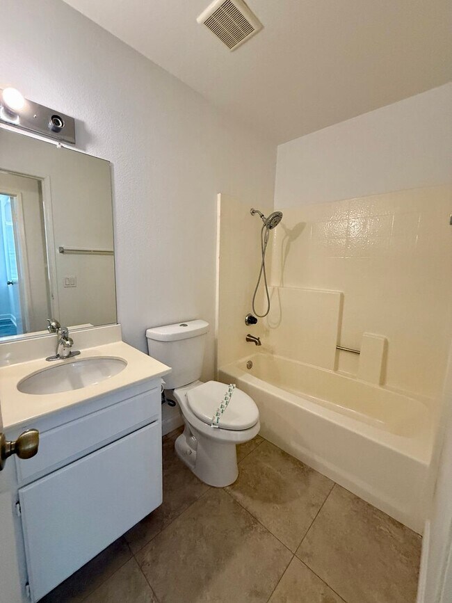Building Photo - Nice 3 Bed 2 Bath Rancho Cucamonga