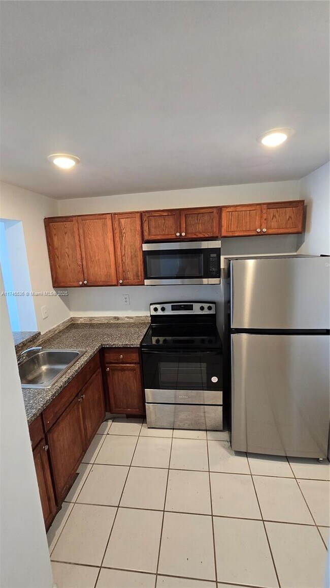 Building Photo - 498 NW 165th St