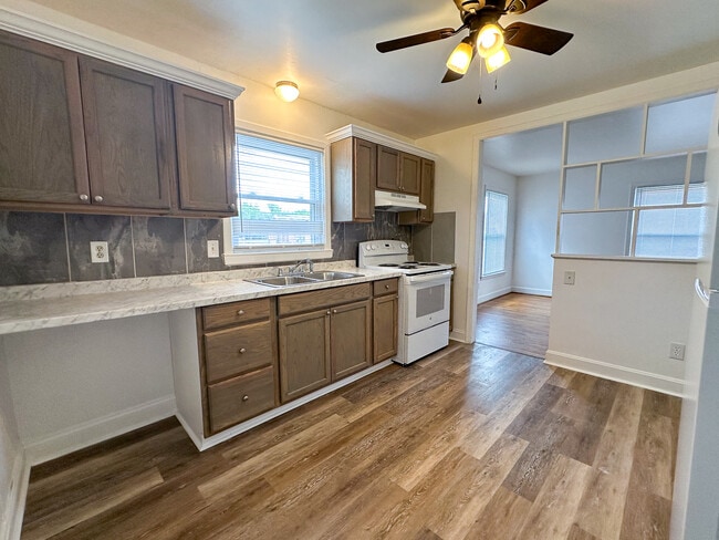 Building Photo - 3123 Fairbrook Dr