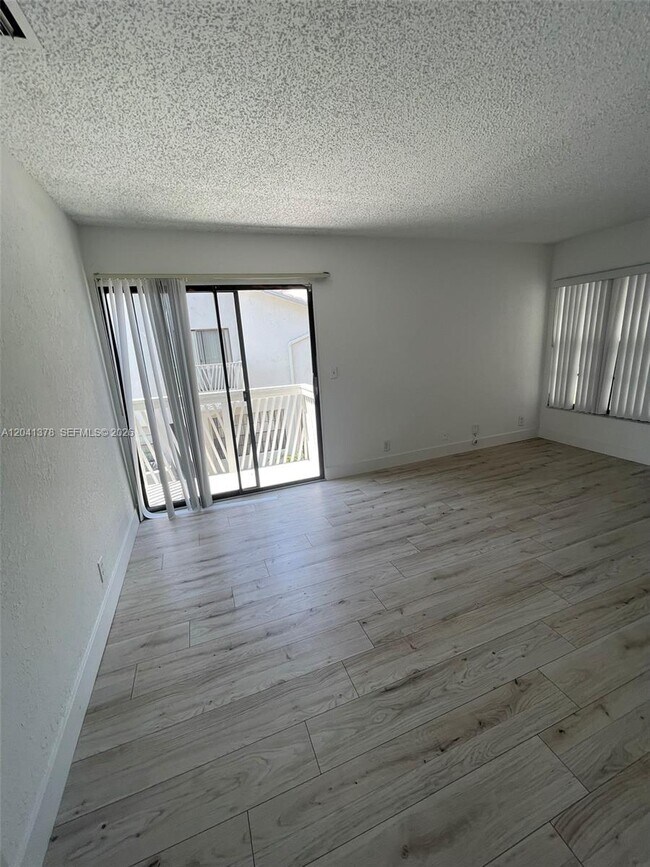 Building Photo - 2580 Coral Springs Dr
