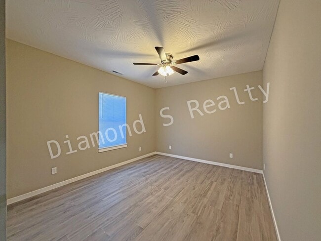 Building Photo - New Construction!  Gorgeous Home with All The Things!