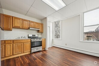 Building Photo - 570 Newark Ave