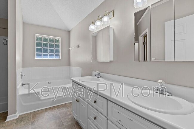 Building Photo - 3920 Nantucket Cir