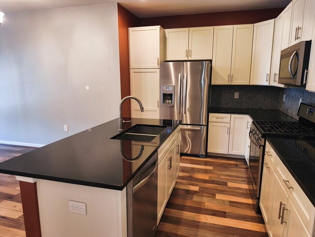 Building Photo - Your Dream Townhome Awaits in Ashburn!