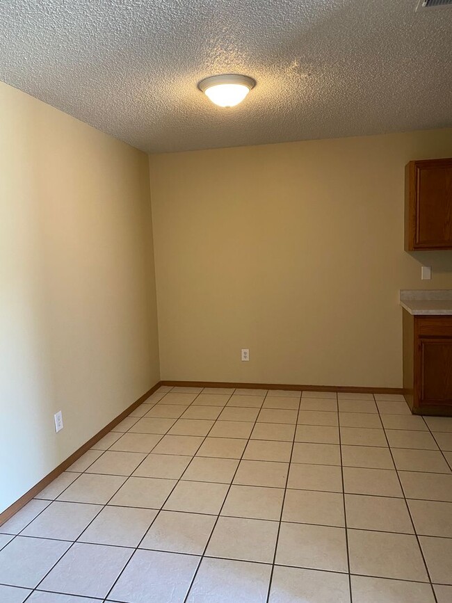 Building Photo - 142-144 Northaven