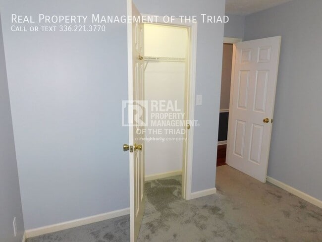 Building Photo - 13 Birchwood Ct