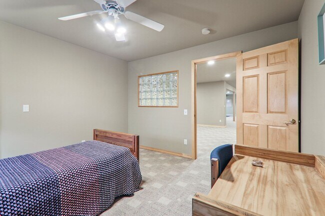 Building Photo - 9621 Shadow Wood Dr