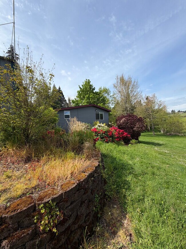 Building Photo - Rare 3-Acre 3BR Home in South Salem – Shops, Workspace & Greenhouses