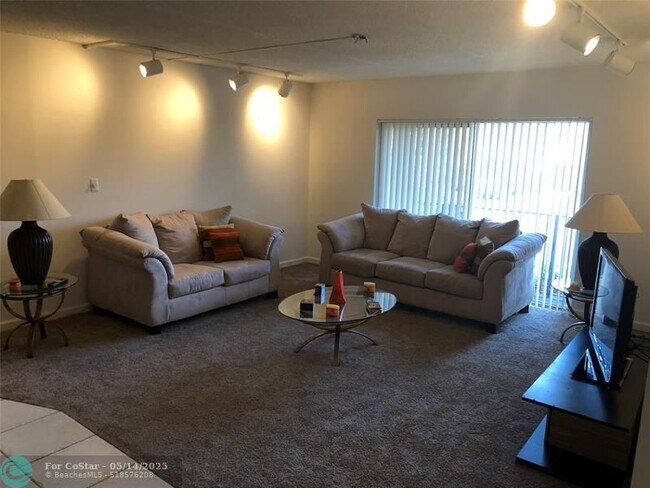 Building Photo - 111 Gardens Dr