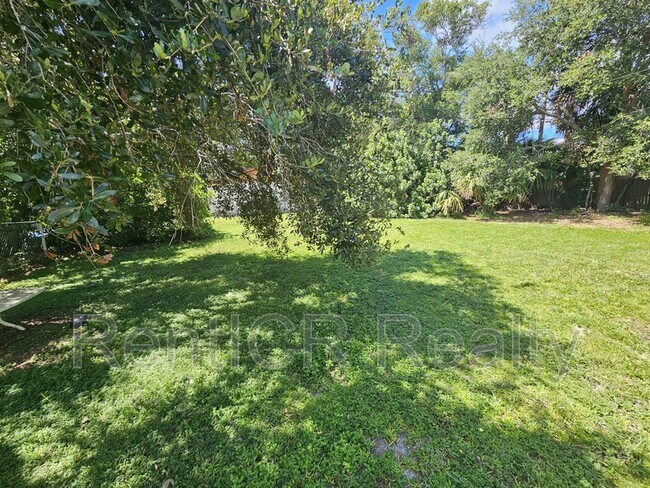 Building Photo - 2988 Green Acres Ave