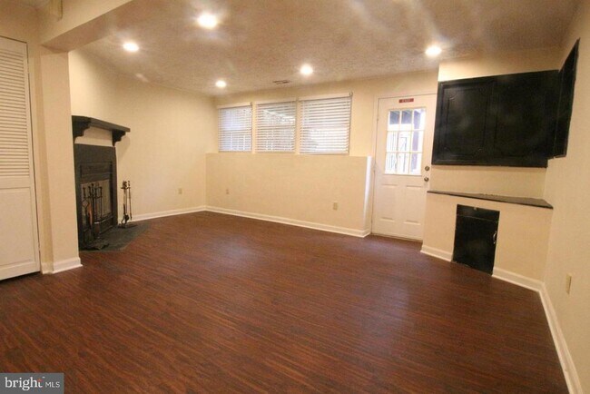 Building Photo - 410 Fleece Flower Dr