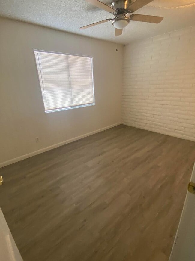 Building Photo - 4140 E Cliffside Trail