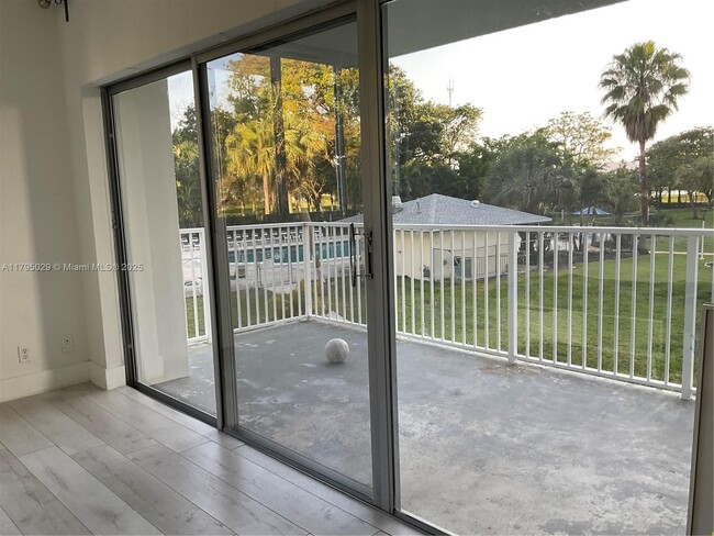 Building Photo - 4200 Hillcrest Dr