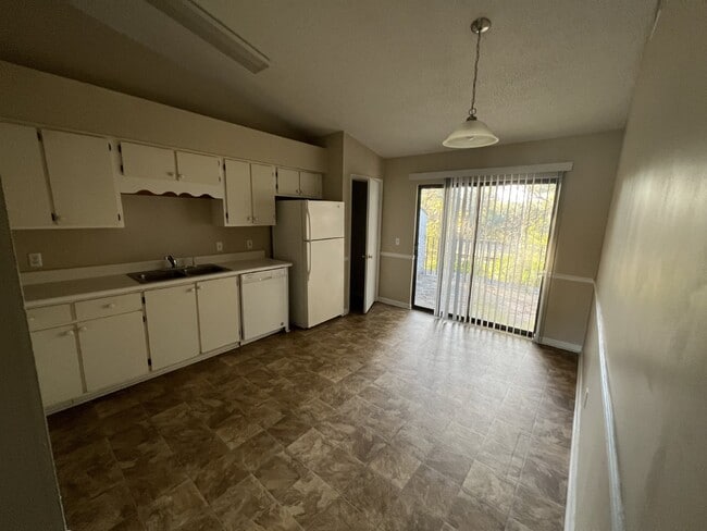 Building Photo - Condo for Rent