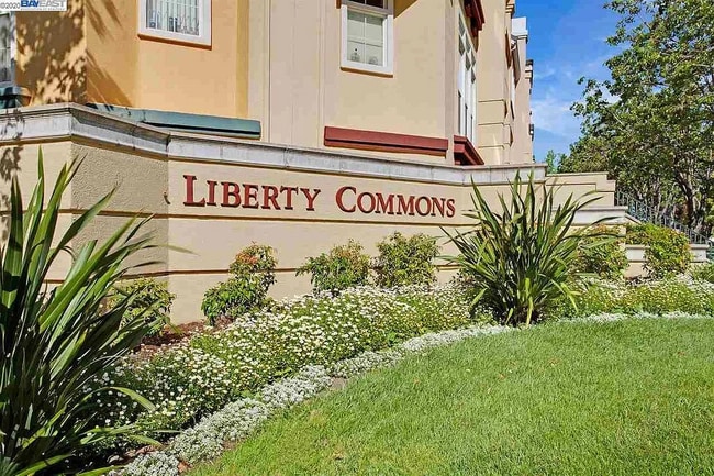 Building Photo - 3586 Fitzsimmons Cmn