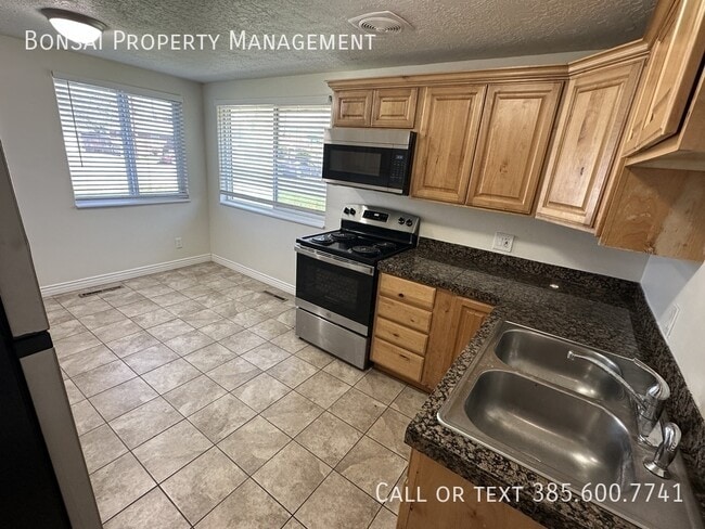 Building Photo - 1336 S Cheyenne St