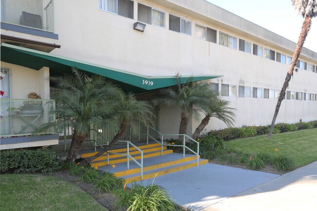 Building Photo - Ursula Apartments