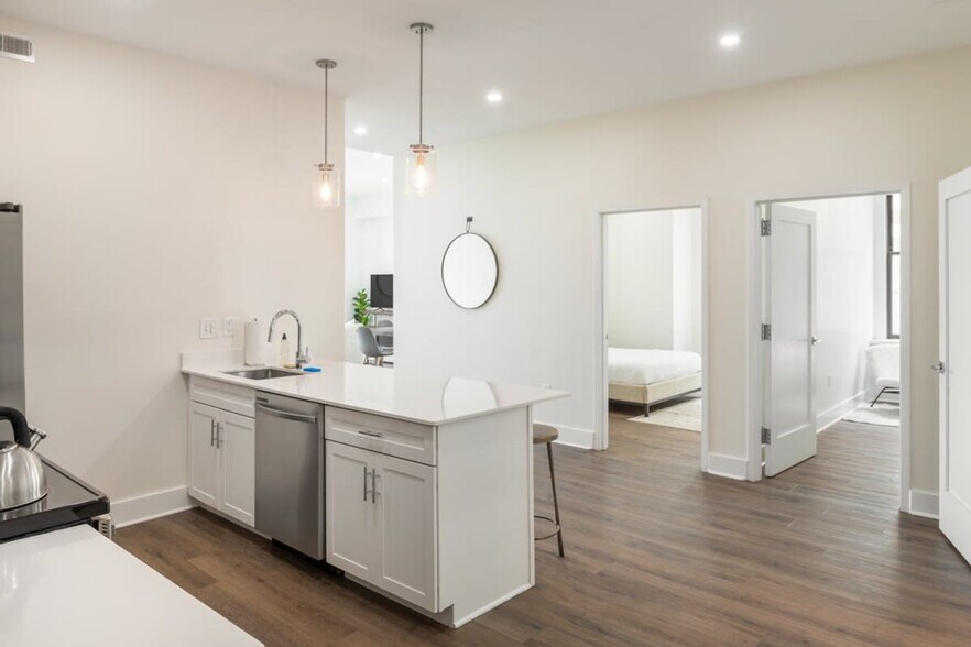 Building Photo - 150 S 6th St