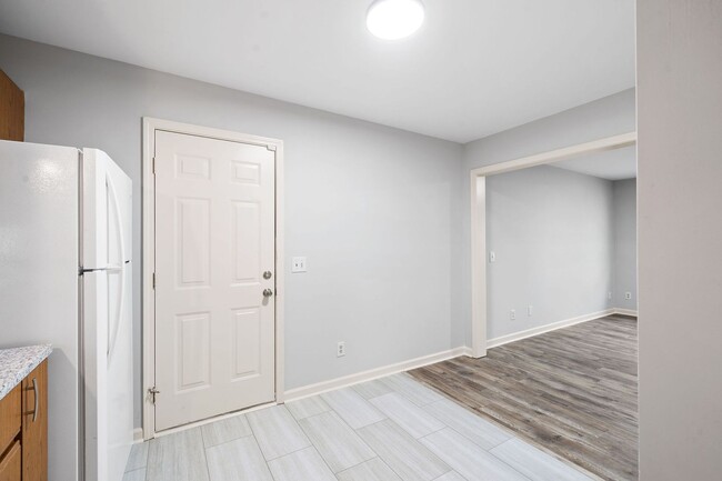 Building Photo - 221 Park Ln