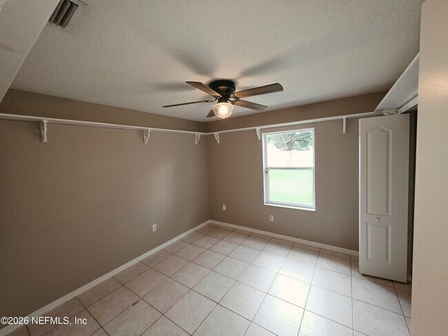 Building Photo - 38 Pebble Wood Ln