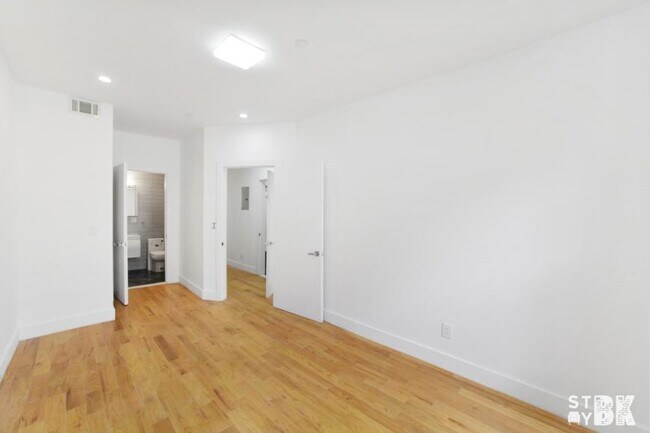 Building Photo - 4 bedroom in BROOKLYN NY 11238