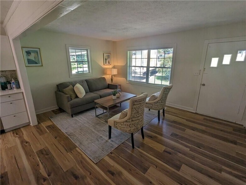 Building Photo - 1565 Whipporwill Dr SW