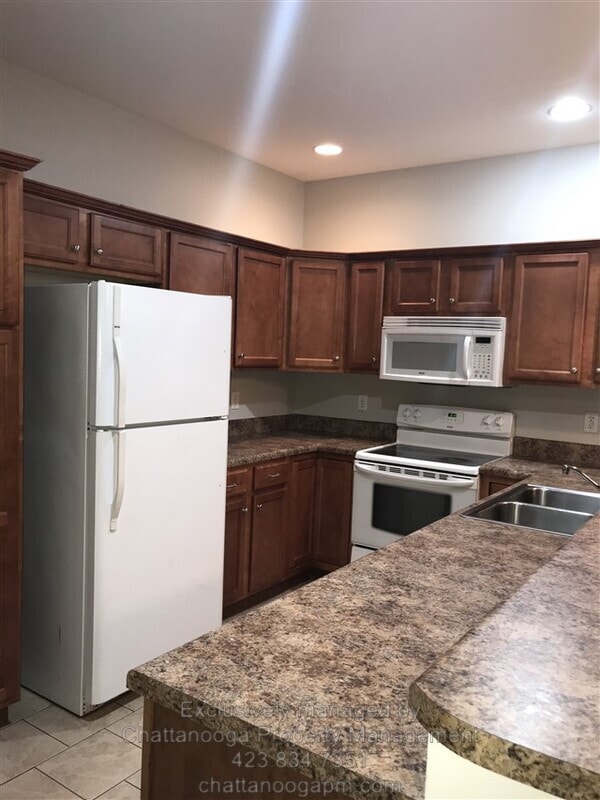 Building Photo - 2704 Stone Trace Dr