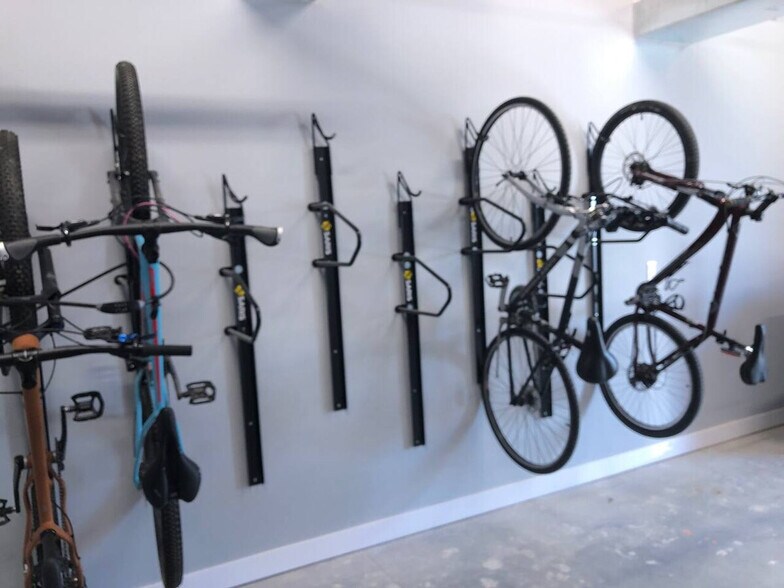 Building Photo - 625 S Goodman St