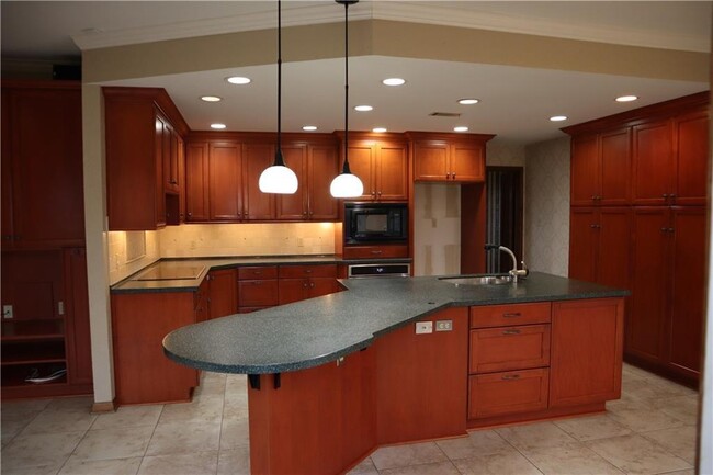 Building Photo - 4809 Timberline Dr