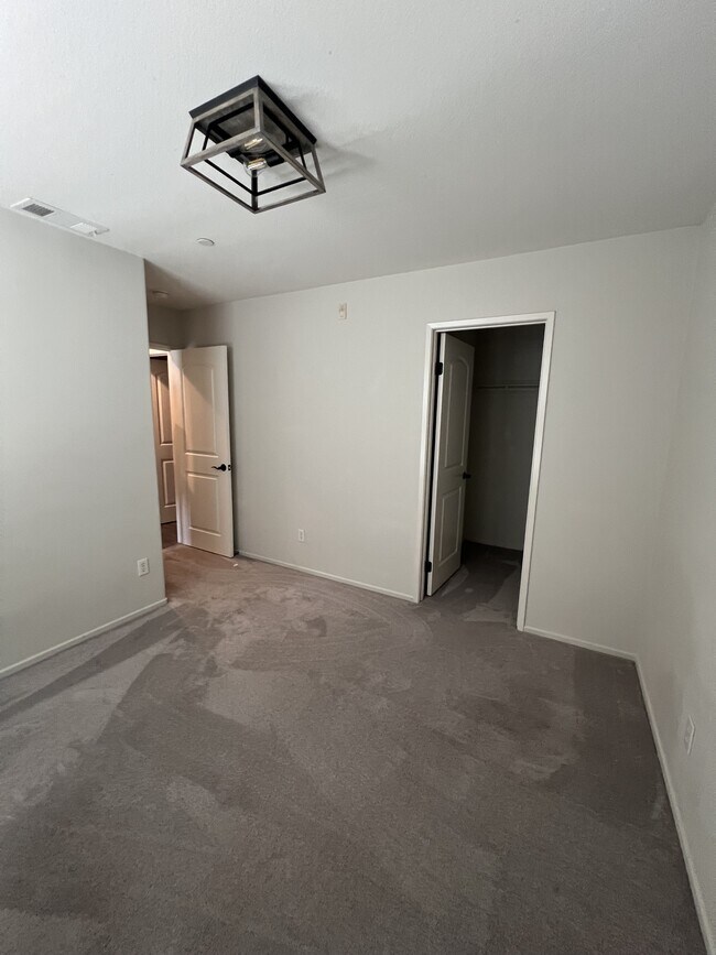 Building Photo - 8090 Cornwall Ct