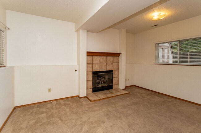 Building Photo - 6109 Lowlander Ct