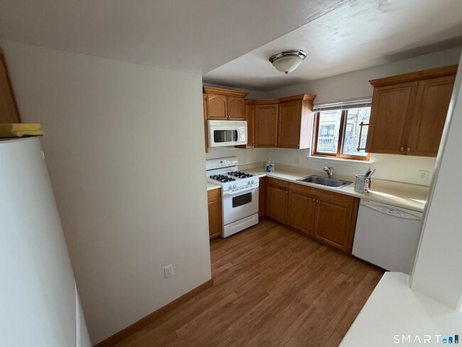 Building Photo - 155 Cottonwood Rd