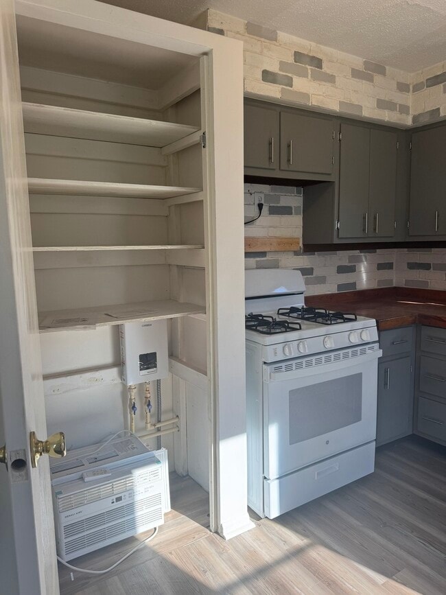 Building Photo - 26895 Bernice St