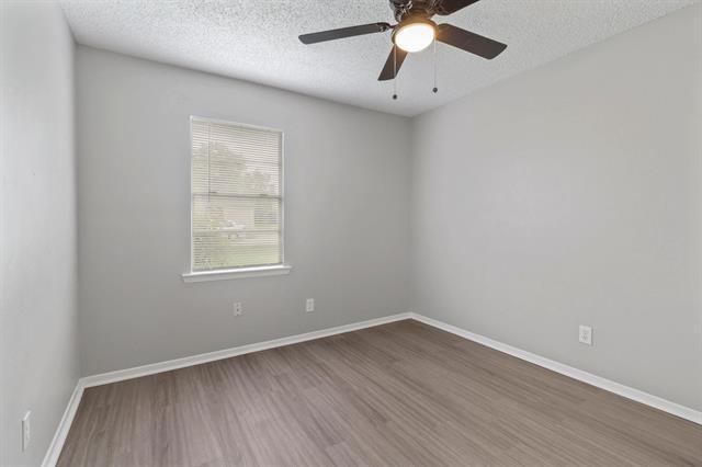 Building Photo - 3847 Castle Hills Dr
