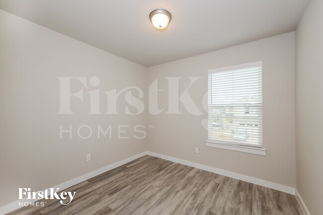 Building Photo - 625 Sophia Wy