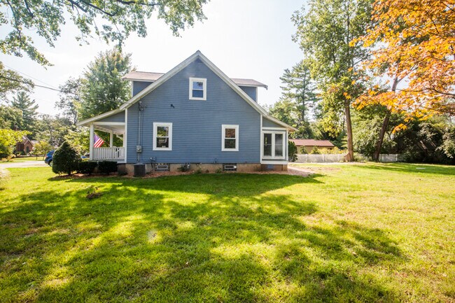 Building Photo - 812 Floral Ave