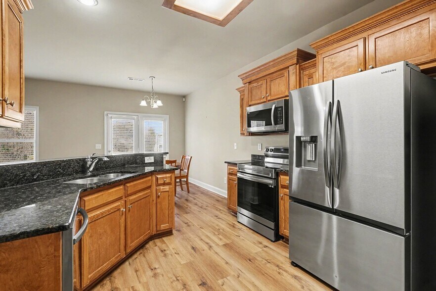 Building Photo - 1750 Lily Valley Dr