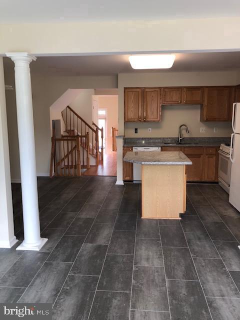 Building Photo - 12300 Sweetbriar Pl