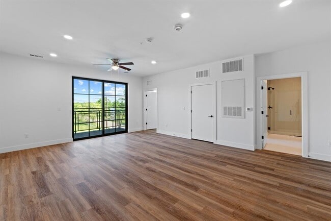 Building Photo - 4315 S Congress Ave