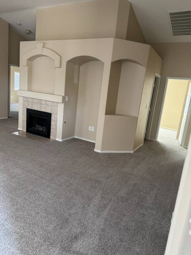 Building Photo - 2228 Cambridge Elms St