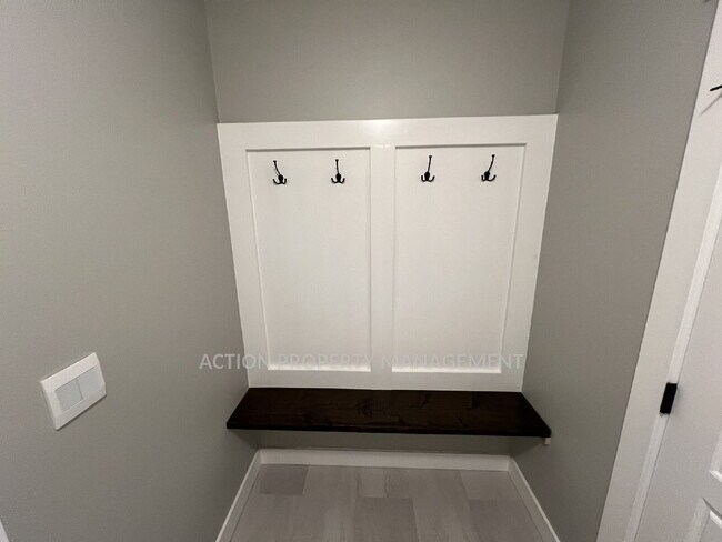 Building Photo - 3 bed 2 bath home in Sequim, close to everything