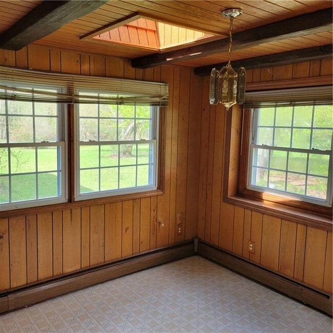 Building Photo - 301 Wolf Rock Rd